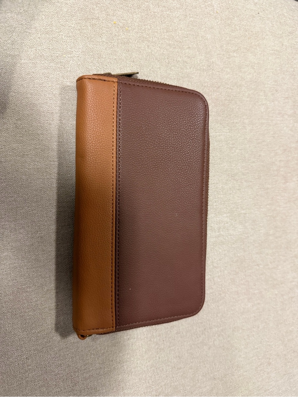 thirty-one Two-Tone Brown Zip Around Wallet